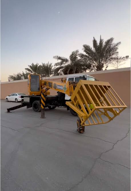 رافعة 7 طن بسلة باسكت للايجار في الدمام — لأعمال الارتفاعات